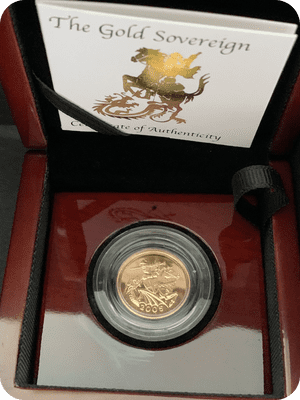 2005 Half Gold Sovereign in a  Luxury Wooden Case