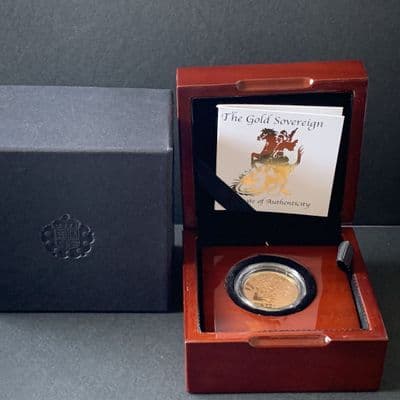 2008 Gold Sovereign With Certificate and Luxury Quality Wooden Case