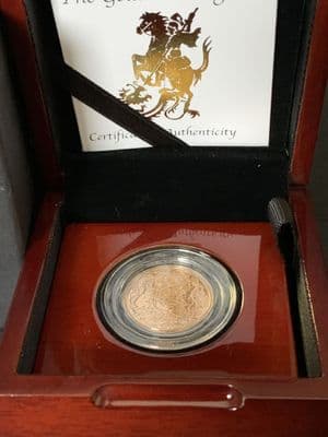 2022   Charles III  Memorial Full Gold Sovereign   in a  Luxury Wooden Case