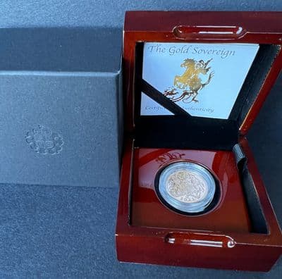 2022 Platinum Jubilee  Full Gold Bullion Sovereign in a  Luxury Wooden Case
