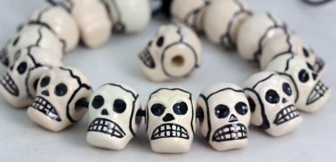 GLAZED SKULL -side hole from 0.42p