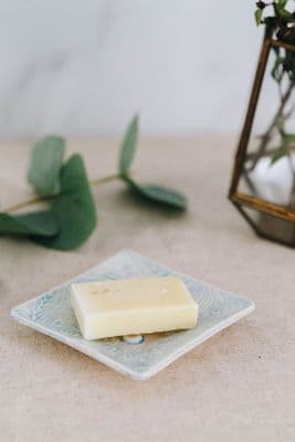 Jakki Trainor Honeysuckle Soap Dish | Green