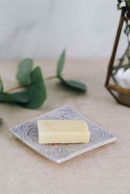 Jakki Trainor Honeysuckle Soap Dish | Lilac