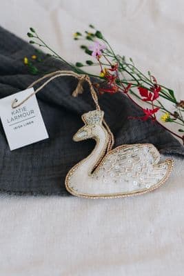 Katie Larmour I Irish Linen Royal Swan Decoration