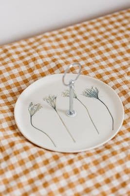 Louise Browne | Medium Cake Stand | White