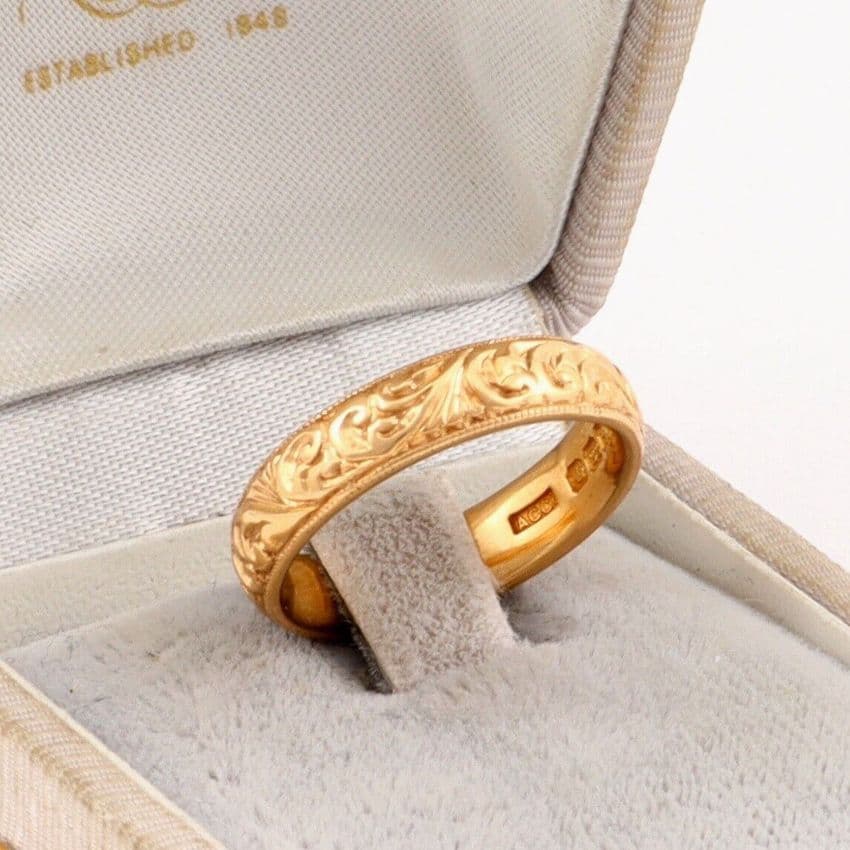 Antique Solid 22Ct Gold 8.5g Floral Engraved Patterned Wedding Ring / Band
