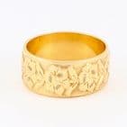 Vintage  18Ct Gold Floral Embossed Patterned Wedding Ring / Band