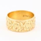Vintage 18Ct Gold Floral Embossed Patterned Wedding Ring / Band