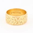 Vintage 18Ct Gold Floral Embossed Patterned Wedding Ring / Band