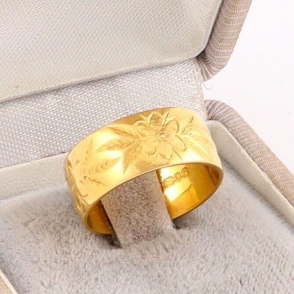 Vintage Solid 22Ct Gold Floral Engraved Patterned Wedding Ring / Band