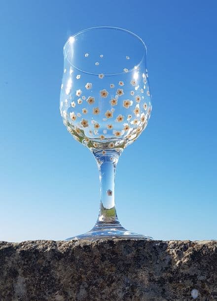 Gill's Wine Glass 'Daisy'