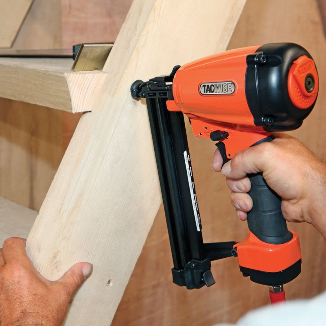 Tacwise D9040V Air Narrow Crown 18G Staple Gun 1540mm