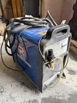 R TECH WELDING 60HF PLASMA CUTTER 415V - USED - 3 PHASE- WITH TORCH
