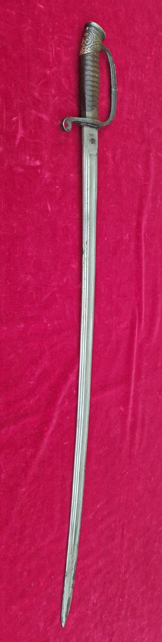 X X X  SOLD  X X X RUSSIAN  Military sword, in original brass mounted leather scabbard. Ref 4210