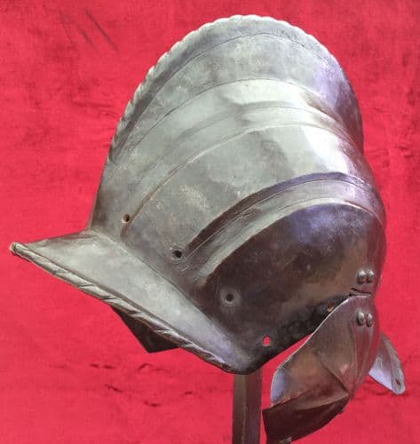 X X X SOLD X X A rare and very fine Burgonet helmet, German, 16th century. Good condition. Ref 9257.