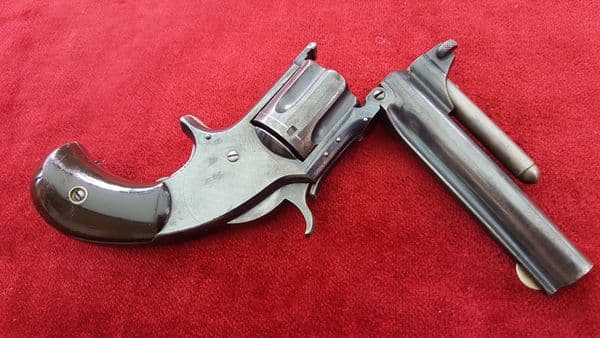 X X  X SOLD X X X  A Smith & Wesson .32 R/F. Very good condition. Obsolete calibre. Ref 9139.