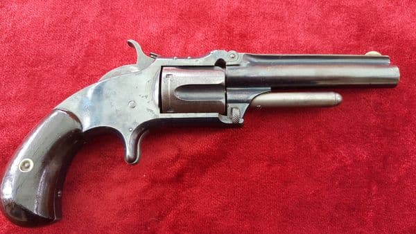 X X X SOLD X X X A Smith & Wesson .32 R/F. Very good condition. Obsolete calibre. Ref 9139.