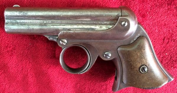 X X X  SOLD X X X  Derringer in obsolete .32 rimfire calibre, circa 1865-1875. Ref 8425.