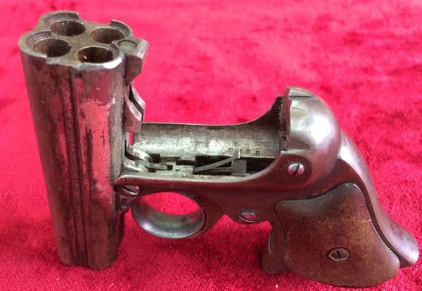 X X X  SOLD X X X  Derringer in obsolete .32 rimfire calibre, circa 1865-1875. Ref 8425.