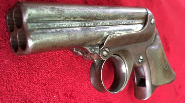 X X X  SOLD X X X  Derringer in obsolete .32 rimfire calibre, circa 1865-1875. Ref 8425.