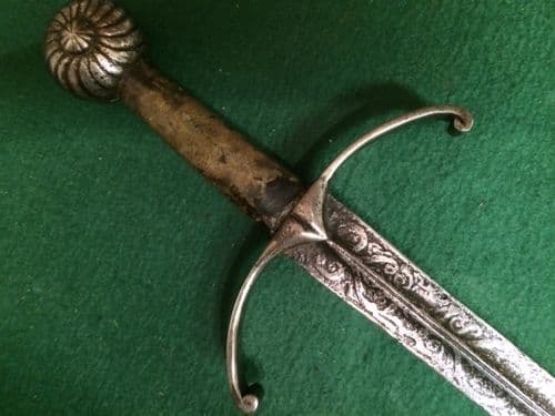 X X X SOLD X X X   Medieval sword. Very good condition.  Ref 8006.