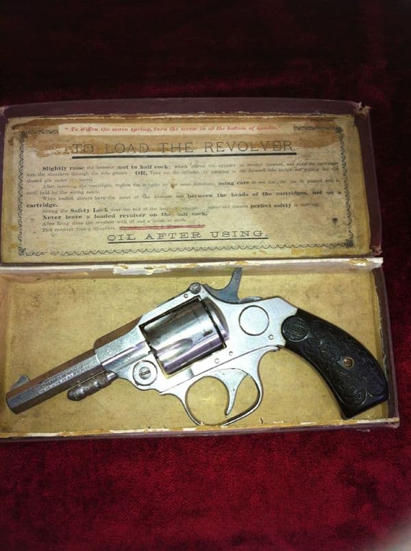 X X X  SOLD X X X   Metropolitan Police .32 Rimfire Revolver, excellent condition in its original
