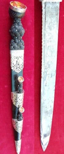 X X X  SOLD X X X  Scottish dress Dirk. Blade etched with SAINT ANDREW & CROSS. Ref 2465.