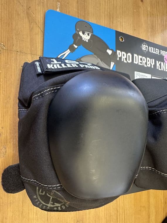 187 Pro Derby Knees Black/Black- cosmetic scuffs