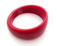 Vintage Chunky Dark Fuchisa Pink Lucite Abstract Free form Design Bangle