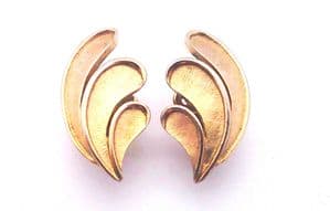 Vintage Crown Trifari Gold Tone Curving Leaf Abstract Fan Design Clip On Earrings