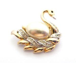 Vintage Small Rhinestone And Faux Pearl Swan Bird Design Retro Style Brooch