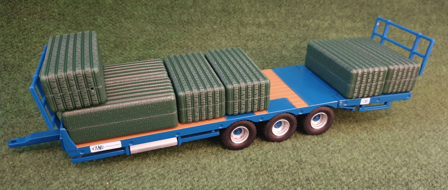 Britains Kane Flat Trailer & Bale Set