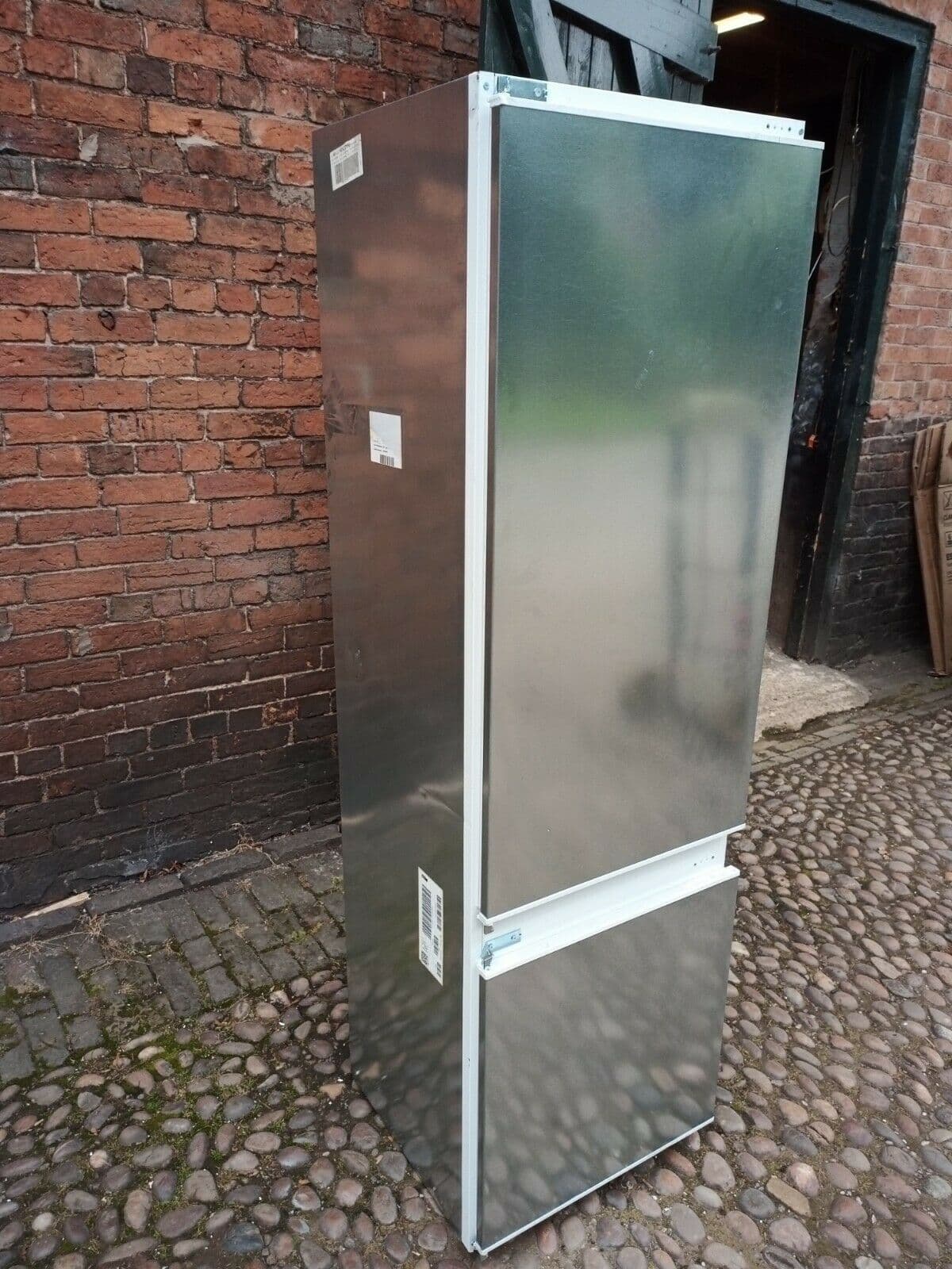 New Graded Neff Integrated 70/30 Fridge Freezer RRP 699