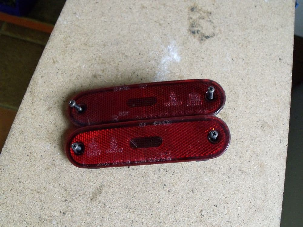 MAZDA MX5 EUNOS MK1 1989 97 RED REAR BUMPER REFLECTORS PAIR