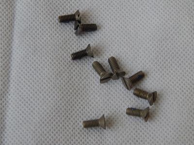 10 x M4-0.7 Screws CSK Cadmium Plated Steel Locking Thread 9.3mm Long [Q2]