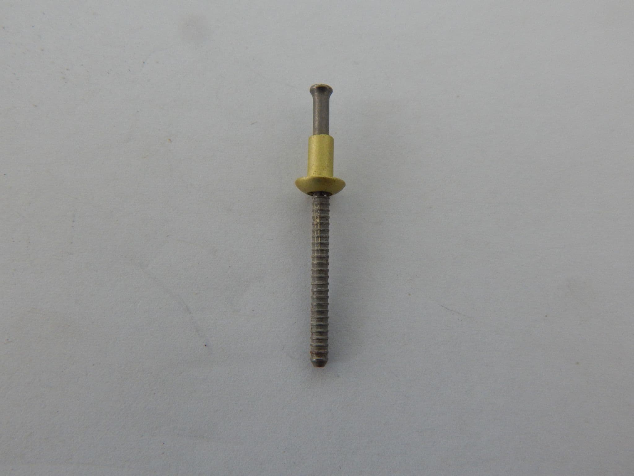 100 x Cherry Rivet 1/16