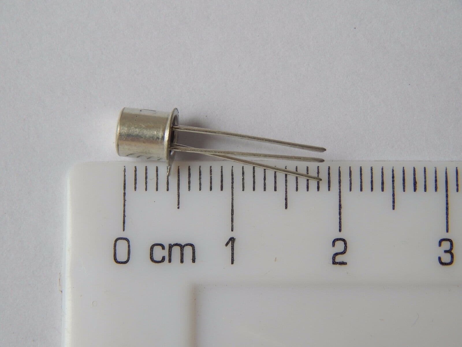 AFZ12 Germanium Transistor PNP 0 83W 20V 0 01A TO72 3R1E EC55