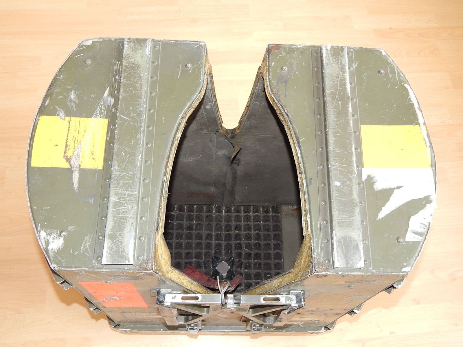 Aircraft Chelton Aft For Radio Frequency Hood Part No QB45B PL5