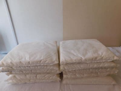 Box Of 10 Oil Absorbent Spill Cushion Pads 450 x 450mm [1R9E]