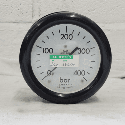 Bristol Babcock Safe-T-Case Pressure Gauge, 0-400 Bar, Part No. HTE50057 [1R8E]
