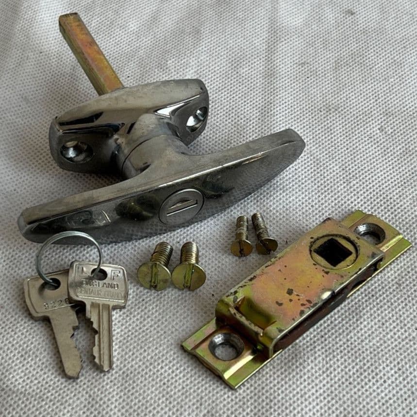 Chrome Locking T Handle With 2 Keys Lock and Fixings 1R8C