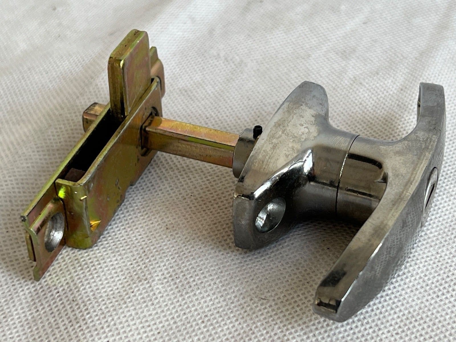 Chrome Locking T Handle With 2 Keys Lock and Fixings 1R8C