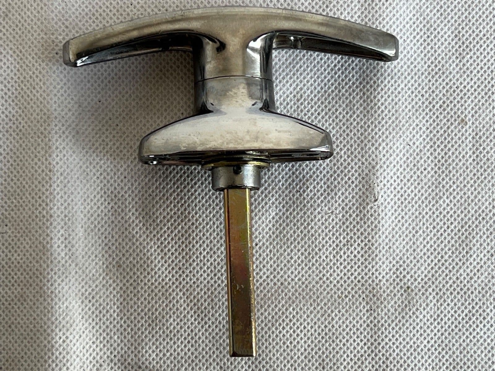 Chrome Locking T Handle With 2 Keys Lock and Fixings 1R8C