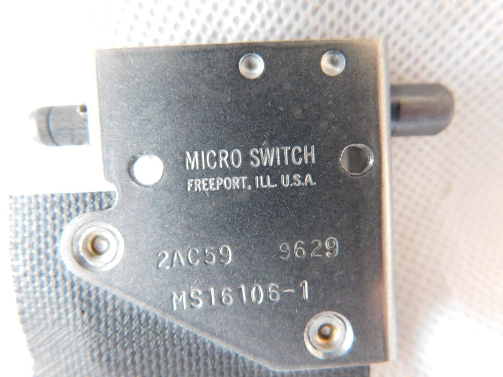 Ex RAF Honeywell Limit Micro Door Switch Part No MS16106-1 D5C