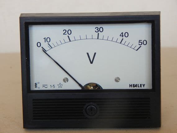 Healey Volt Meter, 0-50 Volts, With Mount Bracket And Fixings [1R1D]