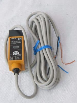 Omron E3S-RS30E4-30 Photoelectric Switch, 12-24 VDC, Range: 0-0,3m [1R11B]