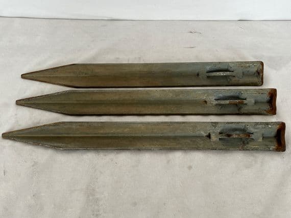 Racal Mast Guy Stakes x  3, Clansman Radio [CL2A]