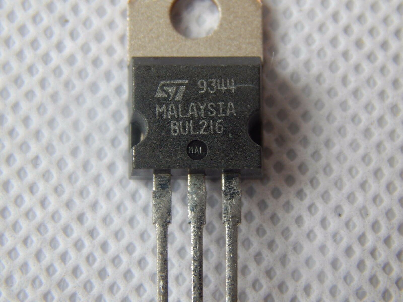 STMicroelectronics Transistor BUL216 4A 800V 3-Pin TO-220 3R1E EC58