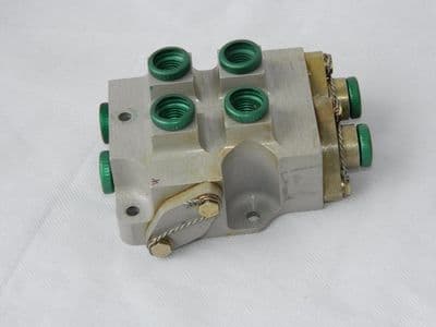 Tornado Aircraft Multiple Fluid Pressure Line Connector, P/No A730450-403 [1R7B]