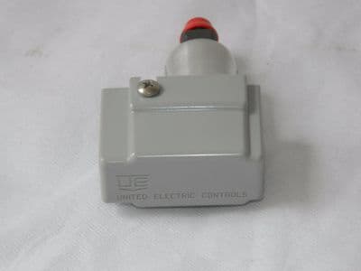 United Electric Controls Pressure Sensor Switch, Operating Range 3-30 PSI [1R11D